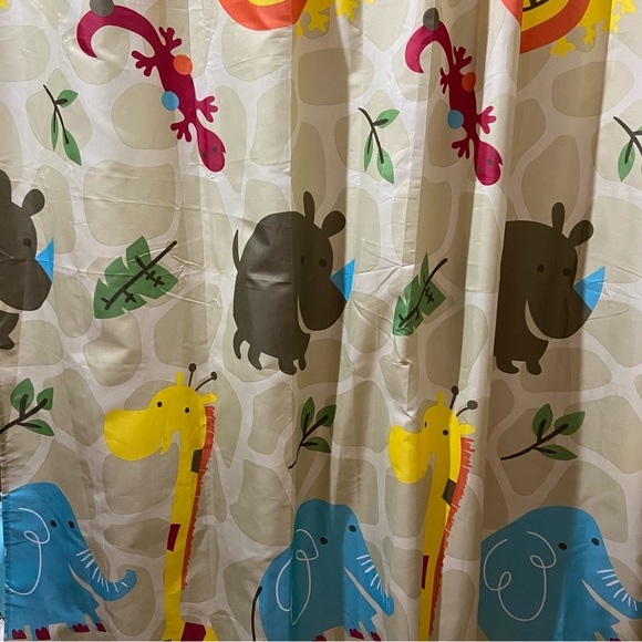 Shower curtain - Picture 4 of 5